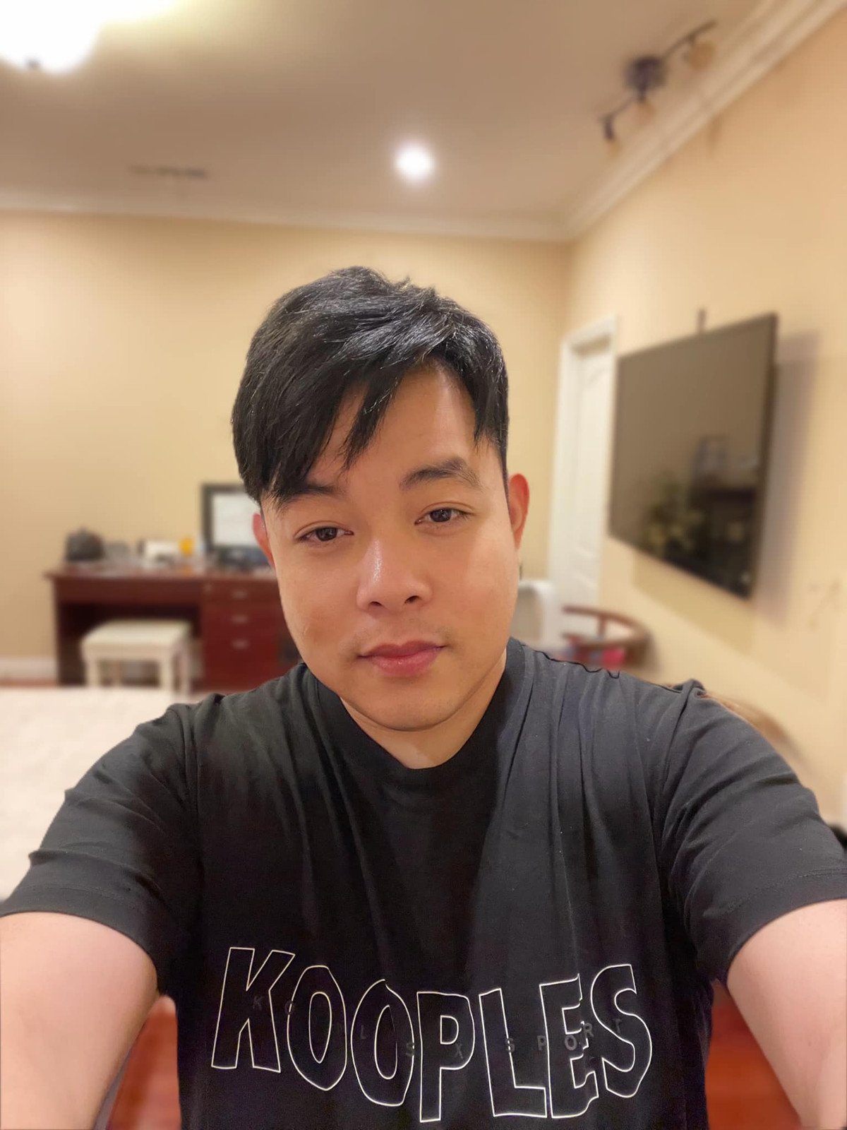 Giọng ca “Về đâu mái tóc người thương” từng gây xôn xao khi sở hữu biệt thự triệu USD ở Mỹ, vài căn hộ ở Việt Nam, dàn xe sang, đồ dùng hàng hiệu, nhẫn kim cương…