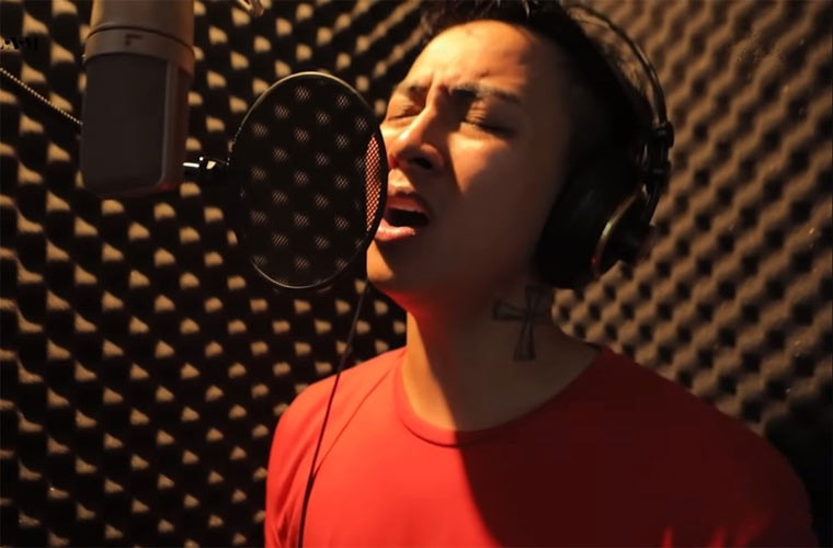 Tháng 9/2020, Hoài Lâm lại ra mắt MV tiếp “Cô đơn trong nhà mình”. Liên tiếp tung ra những sản phẩm âm nhạc mới và chất lượng, Hoài Lâm lại càng khiến fan khắc khoải mong ngày anh trở lại với sân khấu. (Ảnh: Vietnamnet)