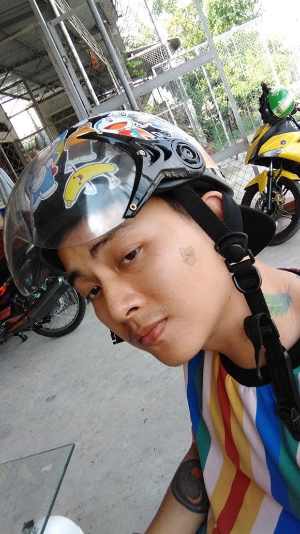 Hoài Lâm chia sẻ với truyền thông, thời gian nghỉ hát, anh phải đi lái xe để kiếm sống và thấy đó là một trải nghiệm giúp anh va chạm với cuộc sống nhiều hơn. (Ảnh: FBNV)