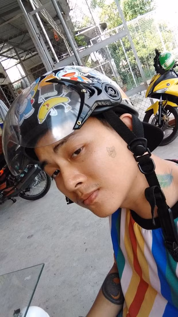 Hoài Lâm chia sẻ với truyền thông, thời gian nghỉ hát, anh phải đi lái xe để kiếm sống và thấy đó là một trải nghiệm giúp anh va chạm với cuộc sống nhiều hơn. (Ảnh: FBNV)