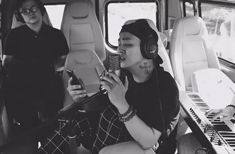 Tháng 6/2020 Hoài Lâm ra hai MV mới “Hoa nở không màu”, “Buồn làm chi em ơi” và nhận được sự đón nhận của khán giả. (Ảnh: 2sao)