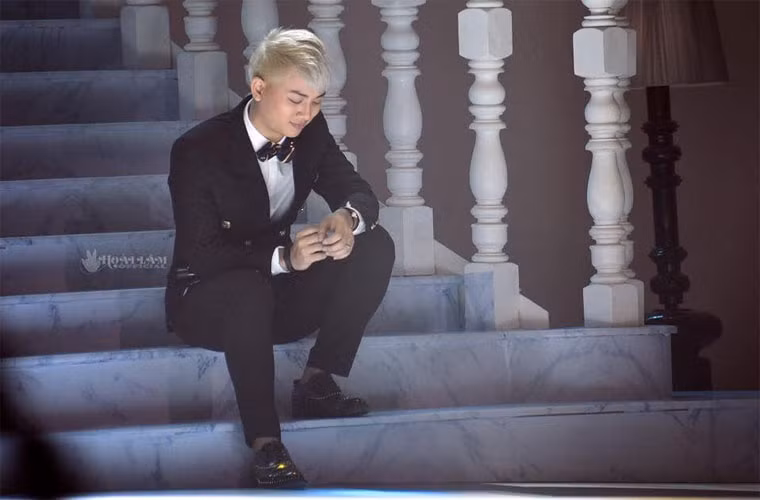 Tháng 10/2020, ca sĩ Hoài Lâm bất ngờ đổi nghệ danh mới thành "Young Lulli", là thành viên trong một nhóm nhạc mới tên Deep Trôi và chia sẻ: "Sắp tới sẽ ra nhiều sản phẩm của band. Và khẳng định một câu, thể loại nào cũng chơi, không cần biết Under hay là Mainstream cũng cân hết".