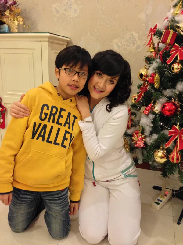 Vân Dung và con trai lúc nhỏ.