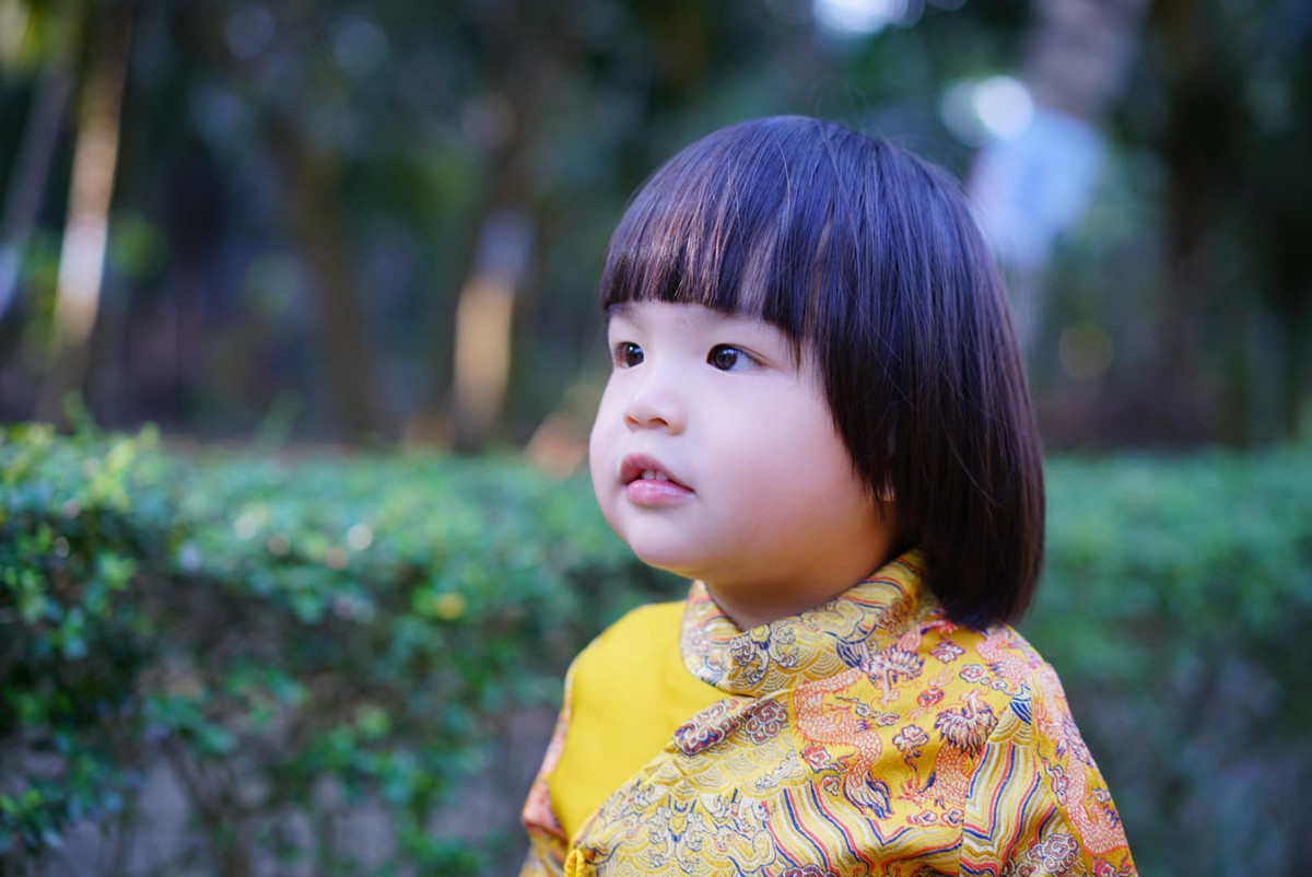 Mỗi lần hai vợ chồng nhận được câu hỏi về giới tính của Tuấn Khang, Lê Khánh đều hài hước nói: "Hiện giờ cháu là con trai".