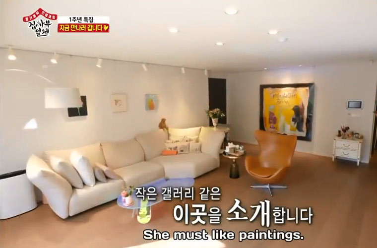 Nội thất trong căn nhà Son Ye Jin đang ở rất xa xỉ, ước tính đồ nội thất trong phòng khách, phòng ăn và bếp của cô đã lên tới 185.000 USD (khoảng 4,3 tỷ đồng).