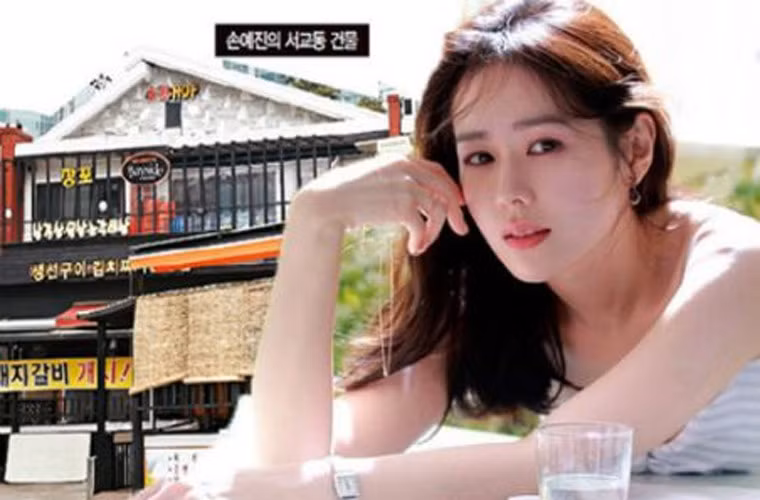 Bạn gái Hyun Bin sở hữu rất nhiều bất động sản khủng trong đó có căn nhà hai tầng trị giá 9,35 tỷ won (khoảng 200 tỷ đồng) ở khu Seokyodong, Seoul, nơi toàn những nhà siêu giàu sinh sống.