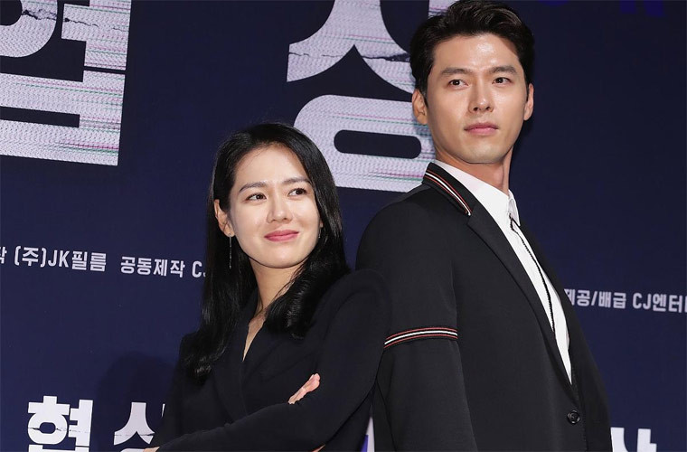 Cả Son Ye Jin và Hyun Bin đều là những người rất chăm chỉ làm từ thiện. Hyun Bin từng nhận được bằng khen của Tổng thống vì đã dành 3,3 triệu USD cho các hoạt động công ích, làm từ thiện.
