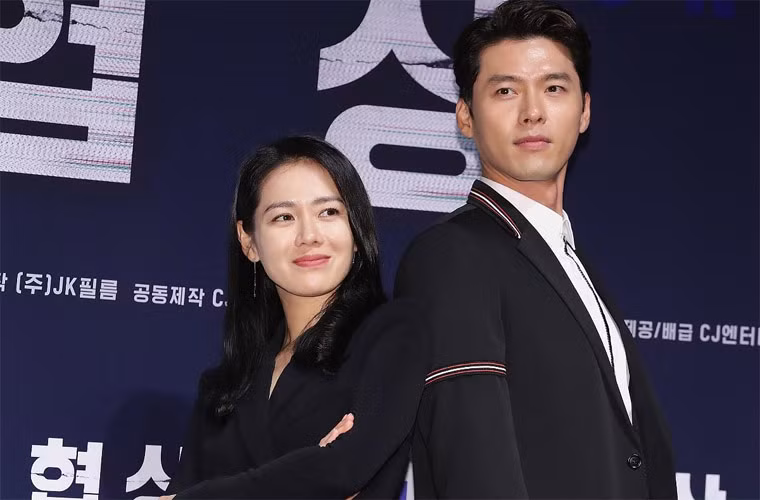 Cả Son Ye Jin và Hyun Bin đều là những người rất chăm chỉ làm từ thiện. Hyun Bin từng nhận được bằng khen của Tổng thống vì đã dành 3,3 triệu USD cho các hoạt động công ích, làm từ thiện.
