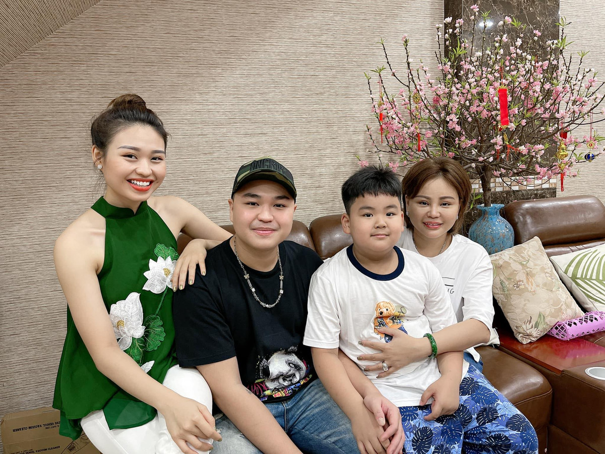 Ngoài đời, dù từng trải qua hai cuộc hôn nhân đổ vỡ nhưng Cẩm Lệ của "Bố già" lại tìm được niềm vui bên 3 con.