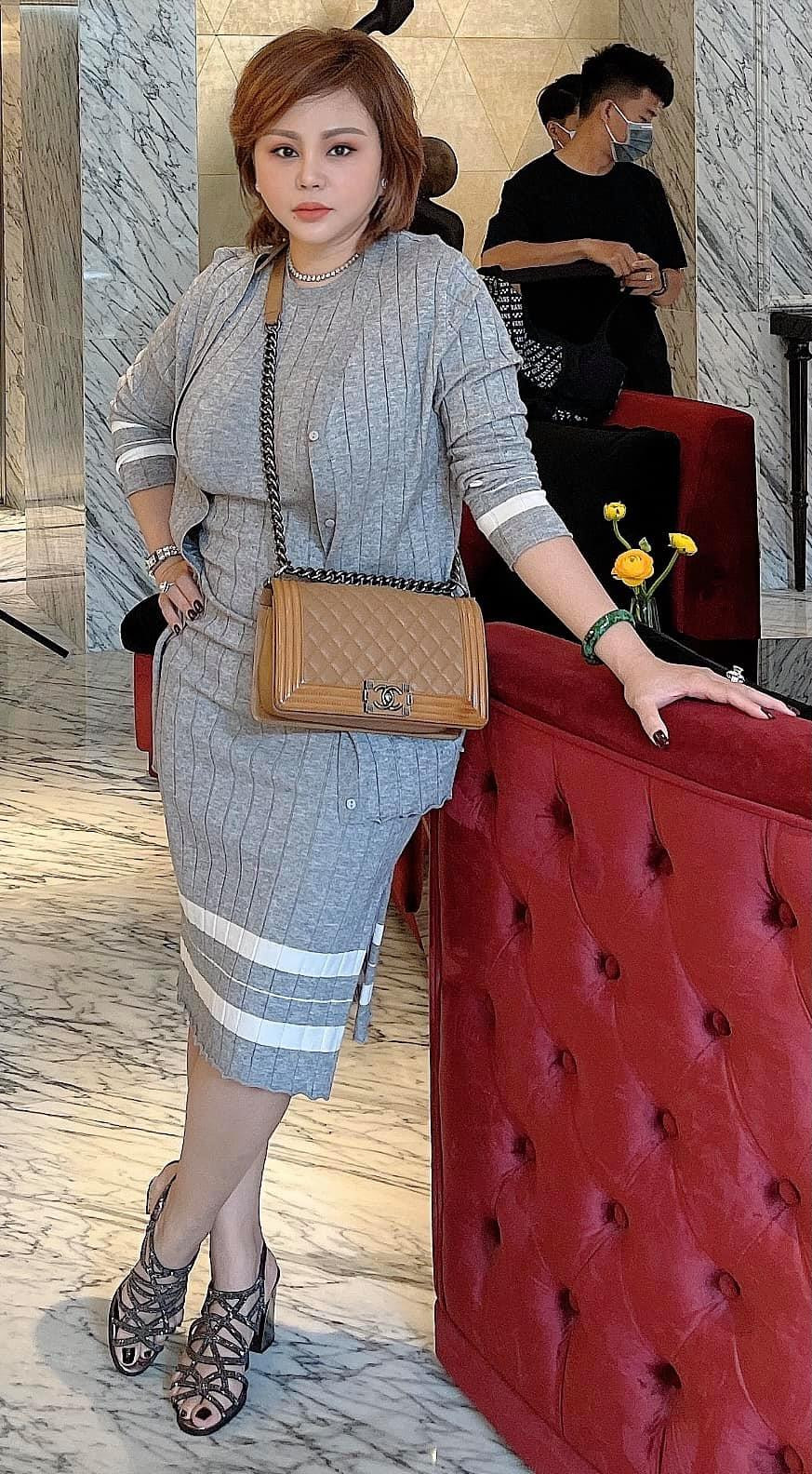 Sắp lên chức bà nội ở tuổi U50, Lê Giang vẫn rất rạng người và nhuận sắc.