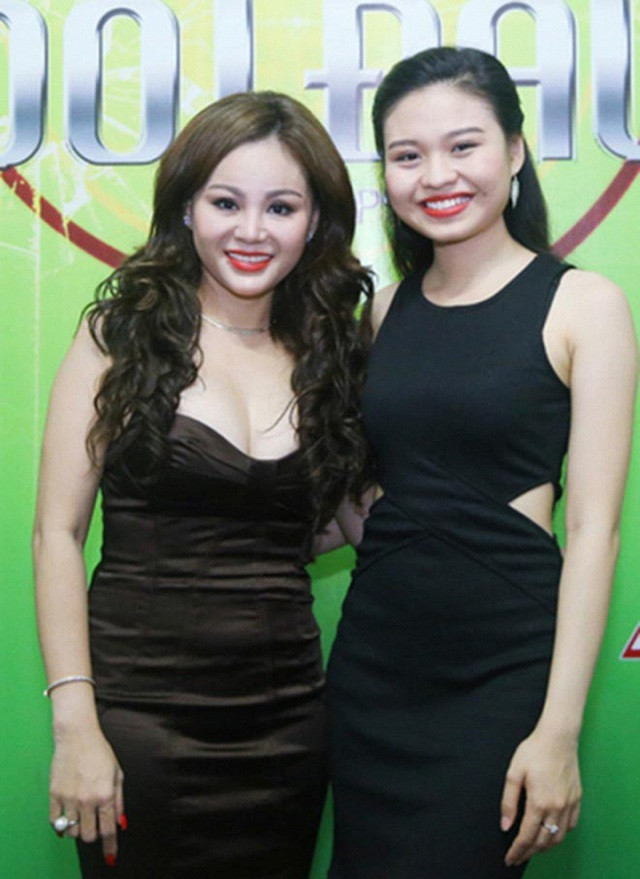 Lê Giang còn tự tin đăng ảnh chụp cùng con gái Lê Lộc, tự nhận xét "hai mẹ con trông như hai chị em".