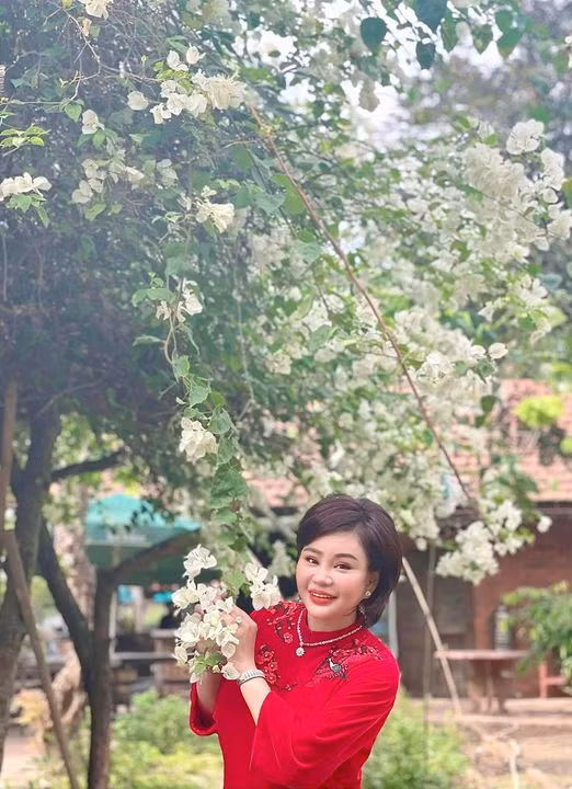 Chăm đăng ảnh lên trang cá nhân, Lê Giang chia sẻ: "Niềm vui là được nhìn hình đẹp, được thấy mình như tuổi đôi mươi".