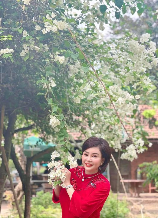 Chăm đăng ảnh lên trang cá nhân, Lê Giang chia sẻ: "Niềm vui là được nhìn hình đẹp, được thấy mình như tuổi đôi mươi".