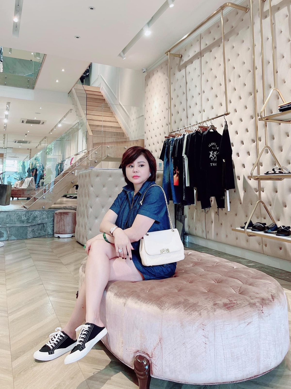 "Bà mẹ 3 con" Lê Giang cũng không ngại thừa nhận đã "trùng tu" ở nhiều bộ phận trên cơ thể.