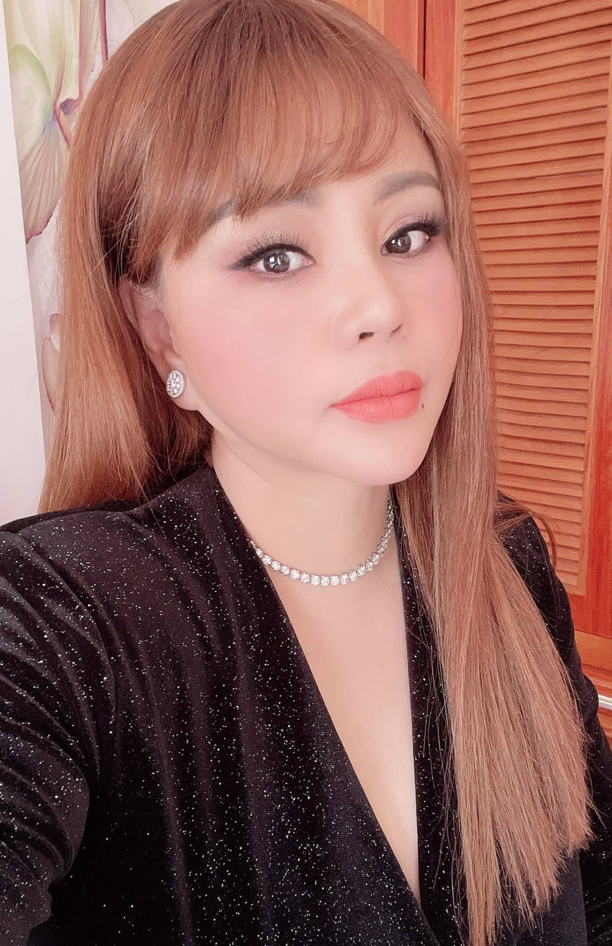 Lê Giang được mệnh danh là "nữ hoàng dao kéo" khi không nhớ nổi số lần phẫu thuật thẩm mỹ trên gương mặt.