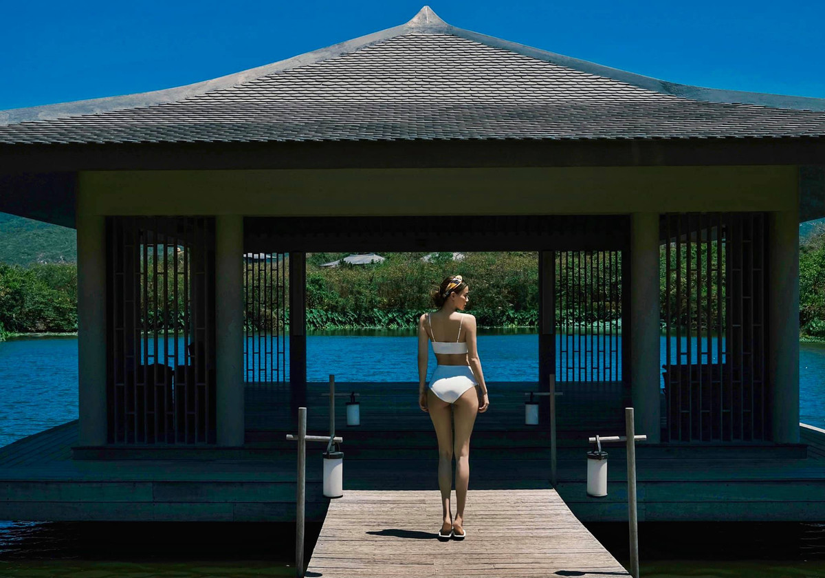 Vóc dáng của "bà mẹ 3 con" đẹp hoàn hảo.