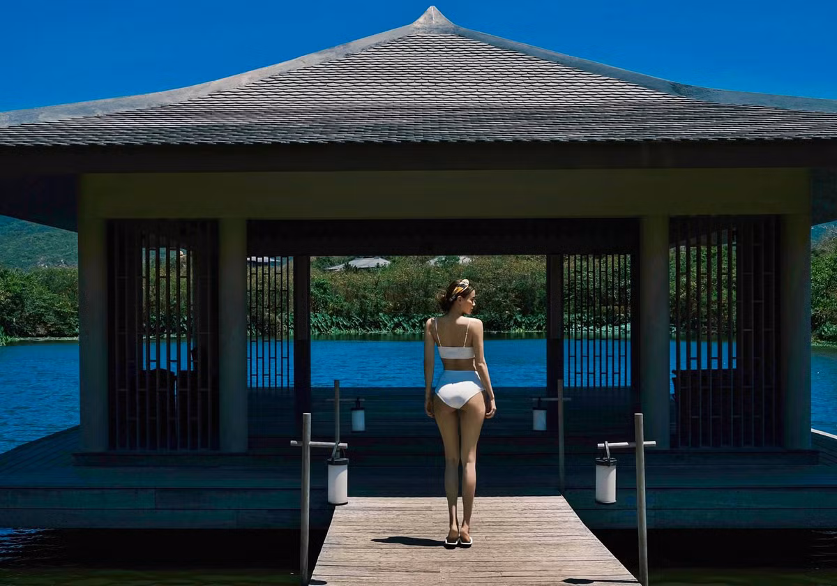 Vóc dáng của "bà mẹ 3 con" đẹp hoàn hảo.