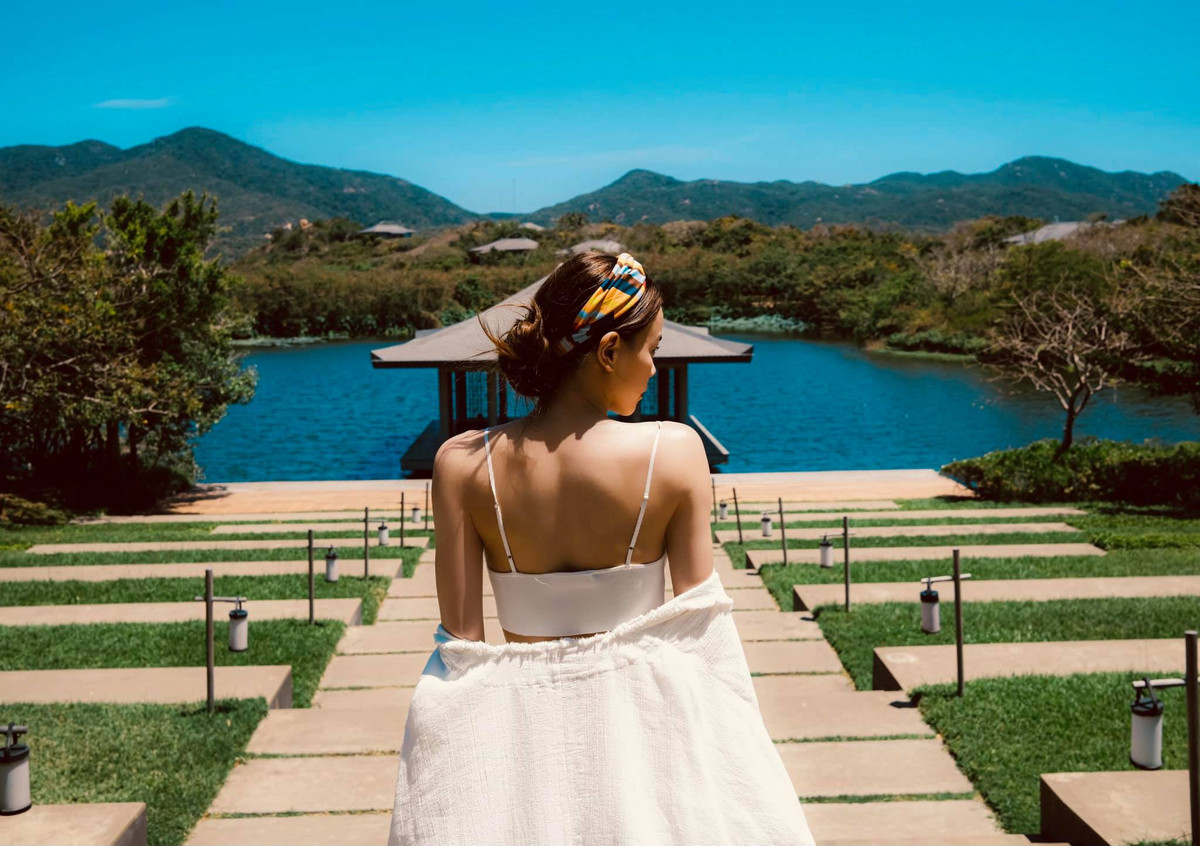 Giọng ca 8X từng chia sẻ, Kim Lý hỗ trợ cô rất nhiều trong việc chăm con và cô rất trân quý điều đó.