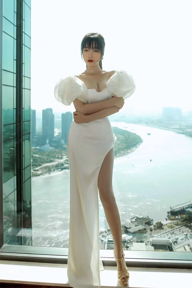 Vòng một nóng bỏng của nữ diễn viên "Khát vọng thượng lưu" là tự nhiên chứ không hề dao kéo.