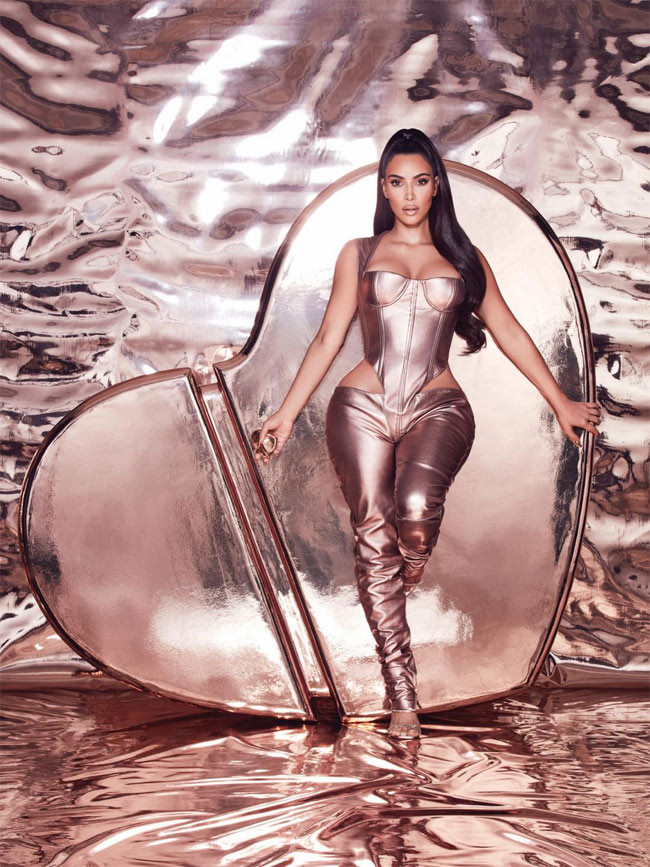 Năm 2019, Kim mở công ty Skims chuyên về đồ lót định hình. Kim đang sở hữu 225 triệu USD cổ phần của Skims và 500 triệu USD cổ phần của KKW Beauty.