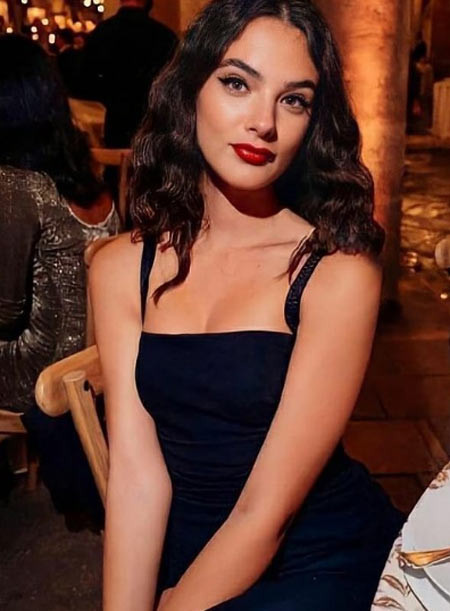 Lai giữa hai dòng máu Pháp, Italy nên Deva Cassel có được vẻ đẹp vượt trội.