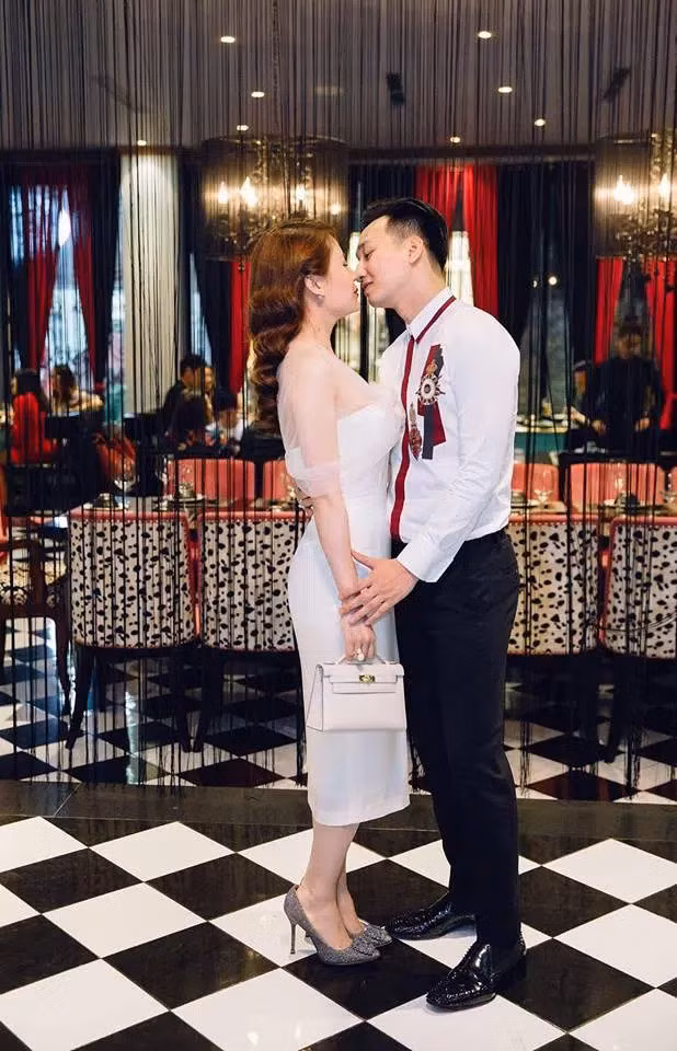 Tám năm bên nhau, Thành Trung - Ngọc Hương vẫn giữ được tình cảm ngọt ngào dành cho nhau và là một cặp tâm đầu ý hợp.