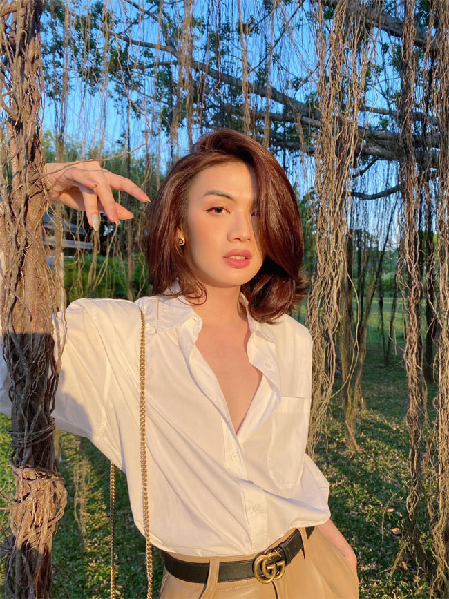 Giọng ca “Thanh xuân” chăm chút làn da cẩn thận nên da mặt rất mịn màng.