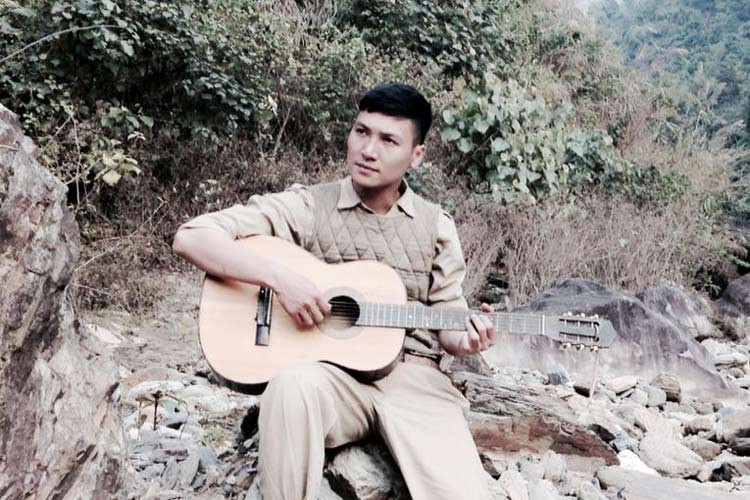 Mạnh Trường vào vai Hùng trong phim "Đường lên Điện Biên" năm 2015. (Ảnh: FBNV)