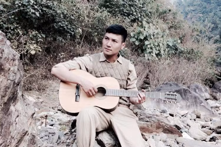 Mạnh Trường vào vai Hùng trong phim "Đường lên Điện Biên" năm 2015. (Ảnh: FBNV)