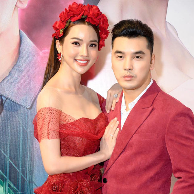 Ưng Hoàng Phúc và Kim Cương gắn bó từ năm 2011. Năm 2014, cả hai công khai tình cảm và mãi tới năm 2018 cặp đôi mới làm đám cưới khi đã có 1 con trai chung 2 tuổi.