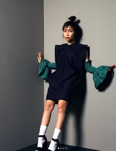 Mỹ Anh nhận ra điều đó không hoàn toàn đúng sau khi nhìn thấy sự thay đổi và đọc được bài phỏng vấn của nhạc sĩ nổi tiếng người Mỹ Billie Eilish về sự thoải mái của cơ thể.