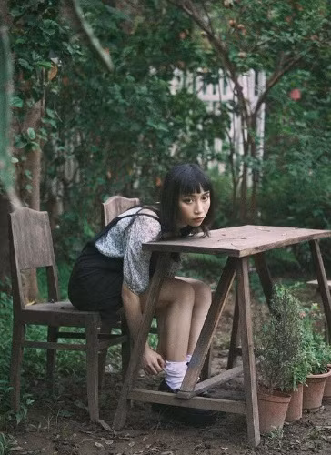 Mỹ Anh cho biết cô bạn chưa bao giờ là người tự tin. Giọng ca sinh năm 2002 đã luôn nghĩ rằng việc mặc những trang phục quá khổ, rộng thùng thình chứng tỏ sự thiếu tự tin hay mặc hở hang mới là tự tin.