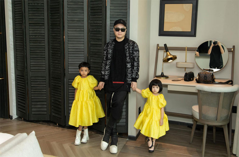 Ngoài thương hiệu thời trang của gia đình, Đỗ Mạnh Cường không tiếc tiền mua hàng hiệu cho các con.