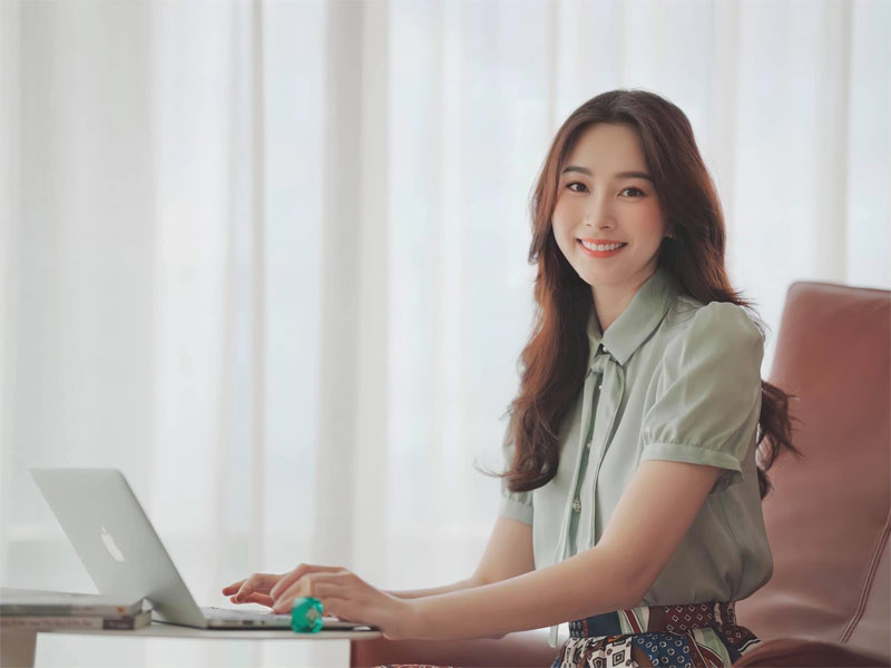 Mặc dù đã trải qua hai lần sinh nở nhưng nhìn Đặng Thu Thảo vẫn trẻ như lúc cô mới lên ngôi Hoa hậu Việt Nam 2012.