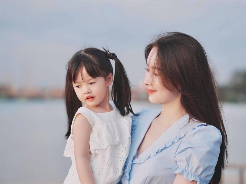 Con gái của Đặng Thu Thảo thừa hưởng nhiều nét đẹp của bố và mẹ.