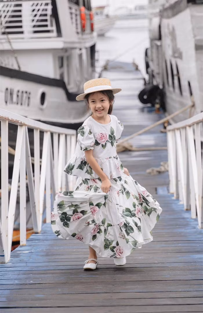 Hà Kiều Anh còn lập riêng cho con gái cưng một trang instagram để cập nhật thường xuyên hình ảnh Viann.