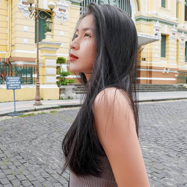 Theo chia sẻ của Lưu Thiên Hương, Vy Uyên dự định theo học Nhạc viện TPHCM bởi cô bé có đam mê ca hát và nhảy múa từ nhỏ.