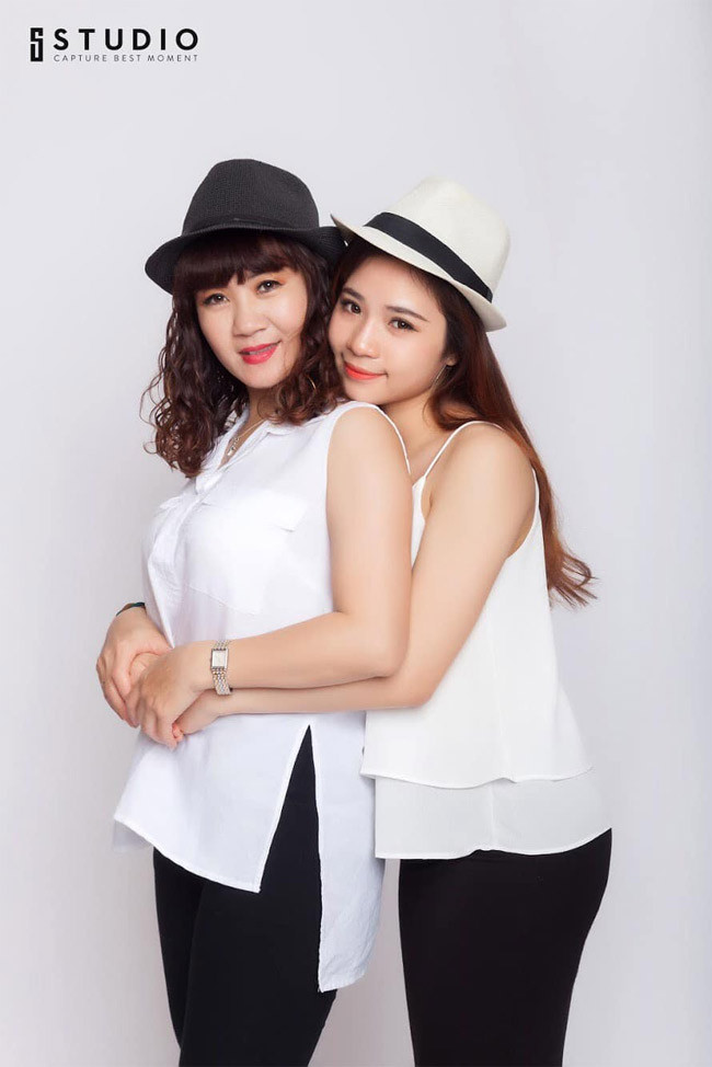 Nguyệt Hằng đọ sắc với con gái lớn Hằng Vy.