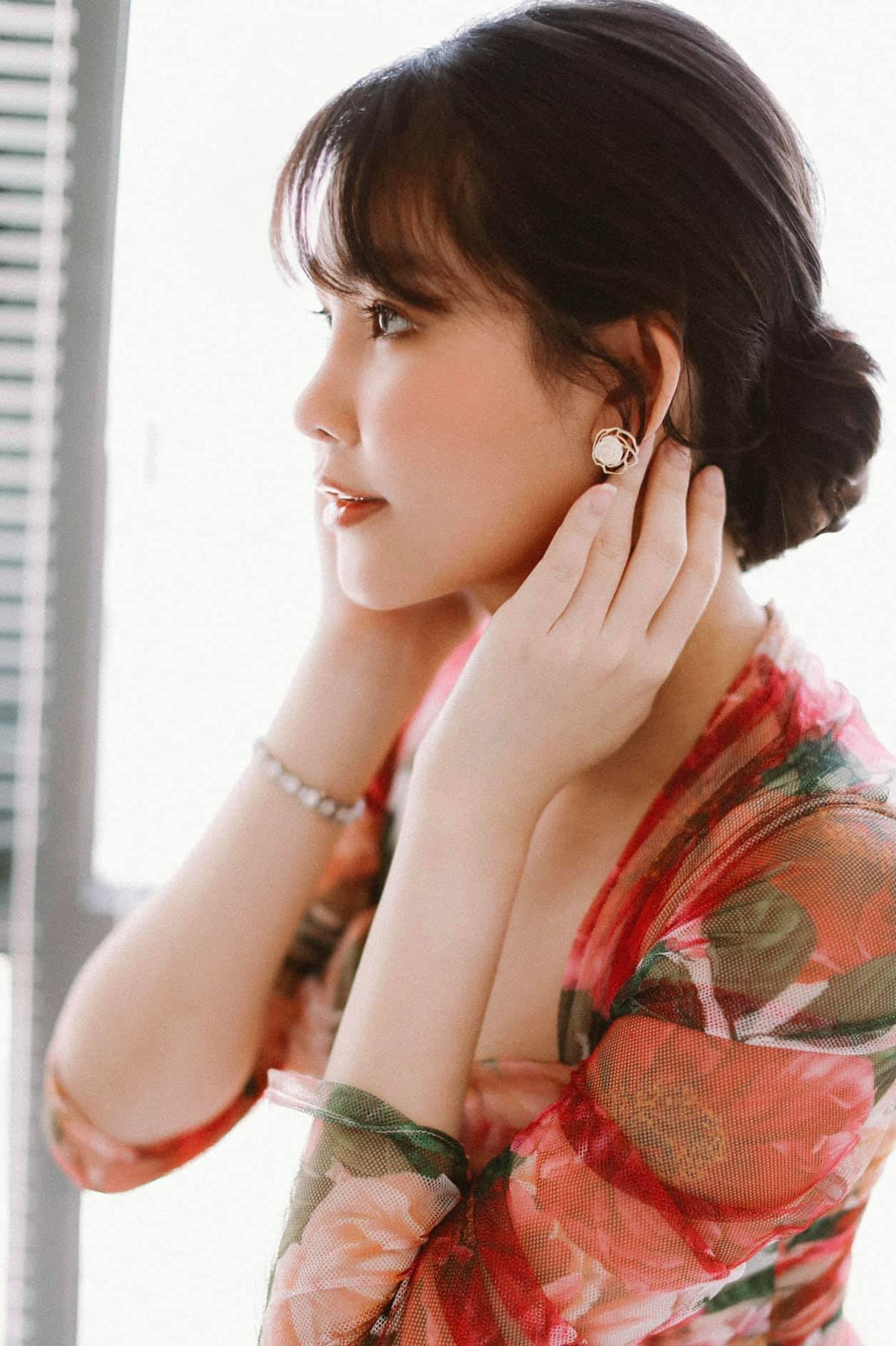 Không chỉ sự nghiệp phất như diều gặp gió, Lê Âu Ngân Anh còn nhận được nhiều lời khen về nhan sắc ngày càng lên hương.