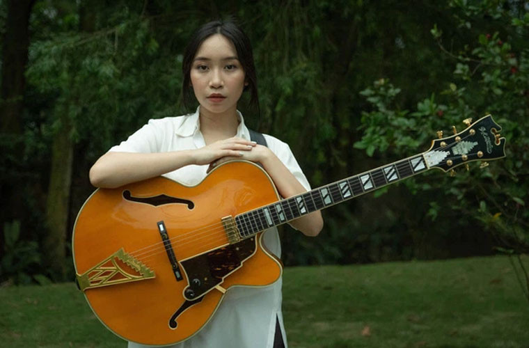 Không chỉ tiến bộ dần trong cách hát và trình diễn, Mỹ Anh còn được khen ngợi bởi vẻ ngoài ngày càng xinh xắn.