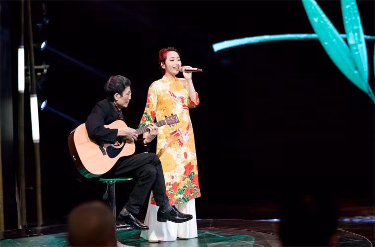 Thời gian gần đây, giọng ca của Mỹ Anh phủ sóng nhiều chương trình hơn từ hát song ca với mẹ Mỹ Linh và các chương trình khác.