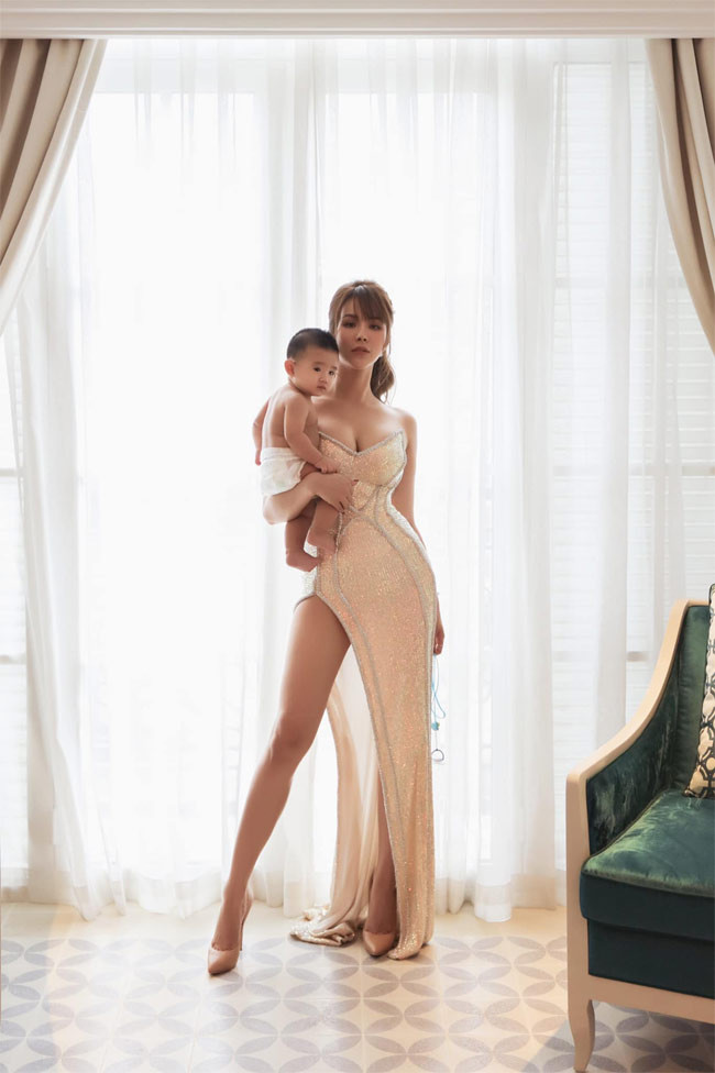 Thế nên, chỉ vài tháng sau khi sinh con, giọng ca “Hãy ôm lấy em” đã trở lại với số đo chuẩn của mình.