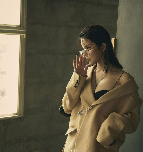 Diệp Lâm Anh đang điều hành một thương hiệu trà sữa và thời trang.