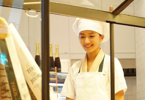 Nữ diễn viên sinh năm 1997 chỉ là tay ngang đi đóng phim nhưng diễn xuất tự nhiên của cô nhận được nhiều phản hồi tích cực từ khán giả.