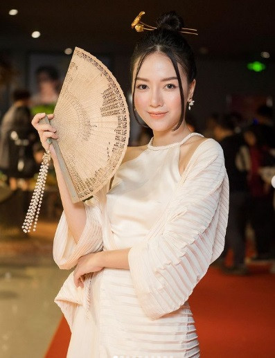 Trước khi trở thành tâm điểm của sự chỉ trích, Băng Di là người đẹp khá "sạch" scandal. Không chỉ là nữ diễn viên được đánh giá cao về diễn xuất, cô còn có ngoại hình thu hút.