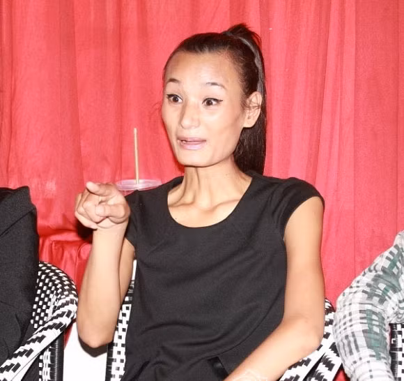 Mặc dù đã trở thành người mẫu nhưng Lê Thuý thường xuyên phải nhận những lời bình phẩm ác ý bởi ngoại hình quá gầy gò của mình. (Ảnh: ngoisao.vn)