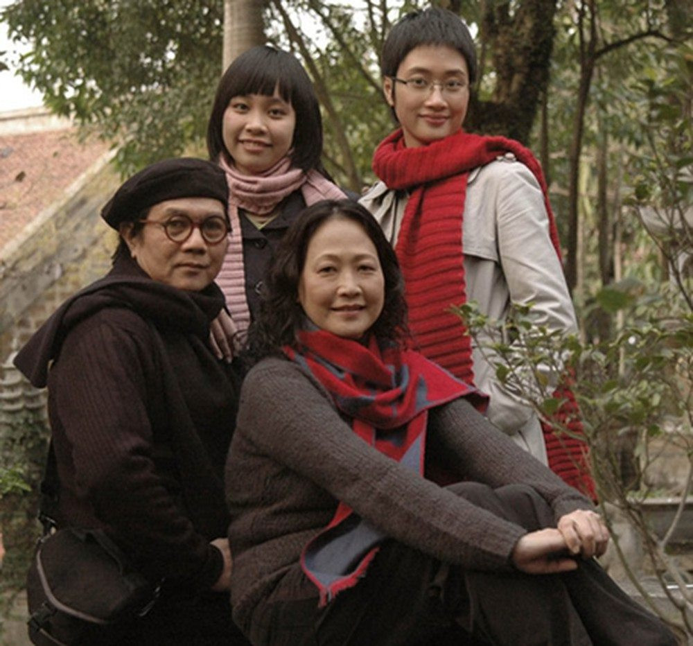 Qua bao nhiêu năm tháng, Hữu Bảo - Như Quỳnh vẫn giữ được cuộc hôn nhân yên bình và hạnh phúc. Vợ chồng nghệ sĩ cũng đã lên chức ông bà ngoại.