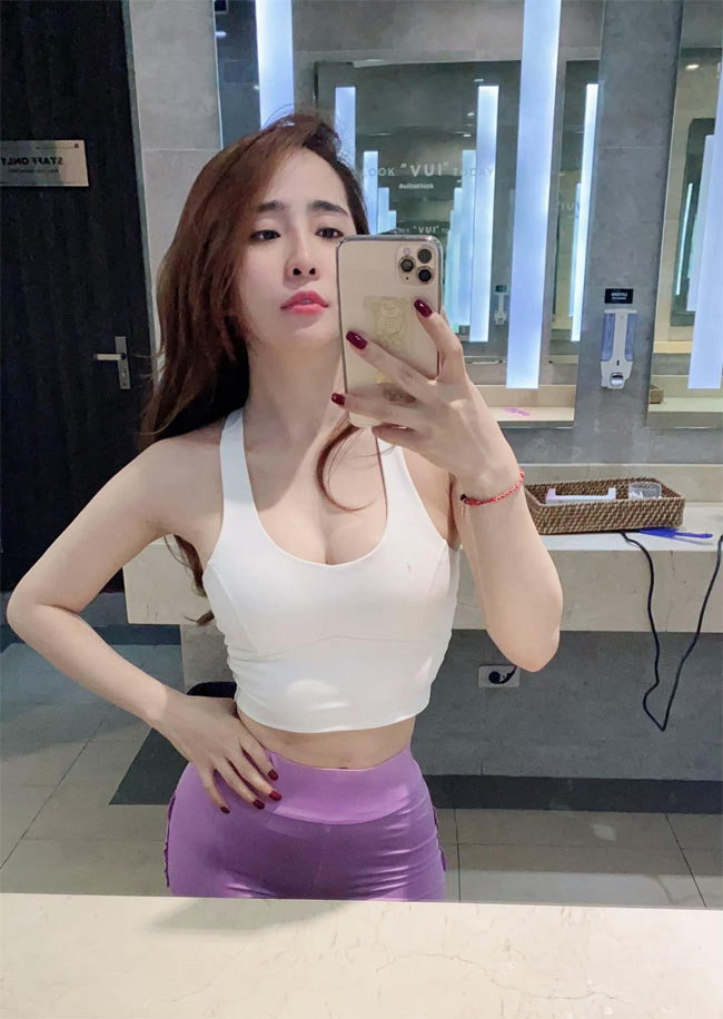 "Ngày tập gym 1,5 giờ + 1 giờ yoga + 1 giờ nhảy múa. Thế đủ chưa cả nhà. Tập xong vẫn thấy thiếu thiếu", nữ diễn viên "Lập trình cho trái tim" chia sẻ một ngày tập luyện.