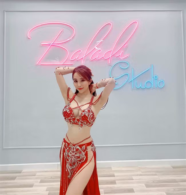 “Ca sau chua” Quynh Nga ngay cang goi cam hau ly hon