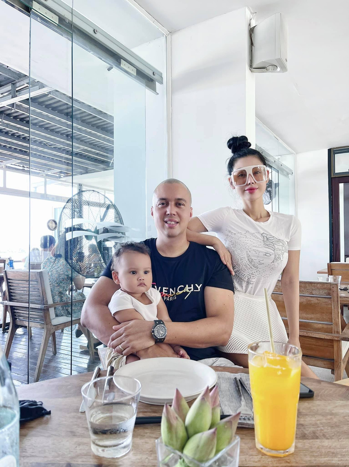 Tháng 5/2020, Đinh Phương Ánh và chồng Tây đón con trai đầu lòng vô cùng kháu khỉnh.